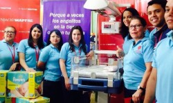 Fundación MAPFRE y Fundación Angelitos hacen entrega de una incubadora al servicio de recién nacidos